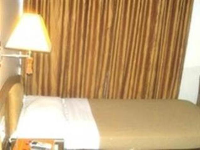 The Ambience Hotel Пюн Стая снимка