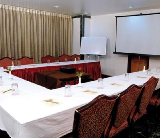 The Ambience Hotel Пюн Екстериор снимка