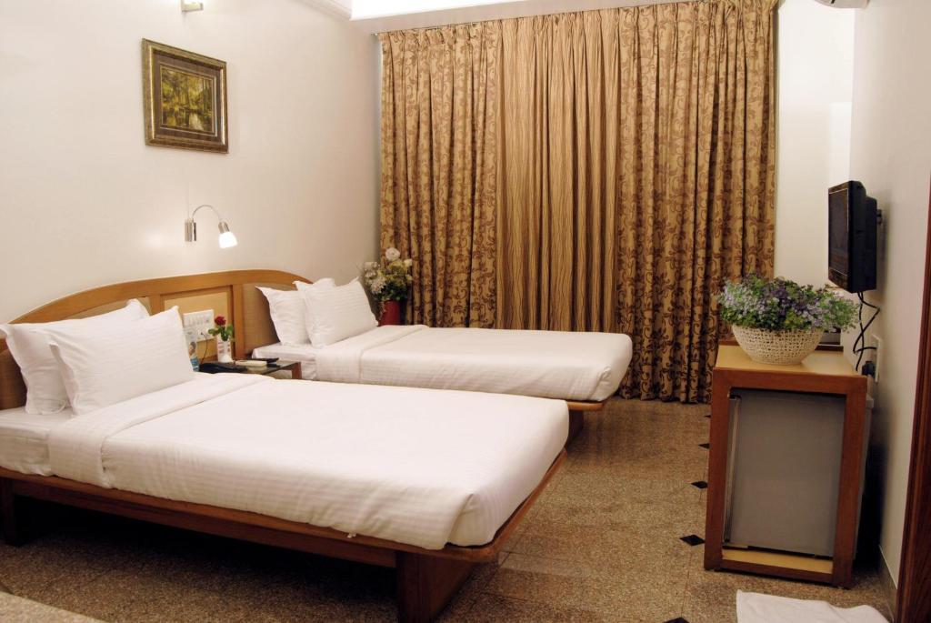 The Ambience Hotel Пюн Стая снимка